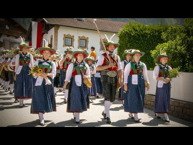 🎺 Bezirksmusikfest in Sistrans, Tirol 2023 - Festumzug mit Defilierung