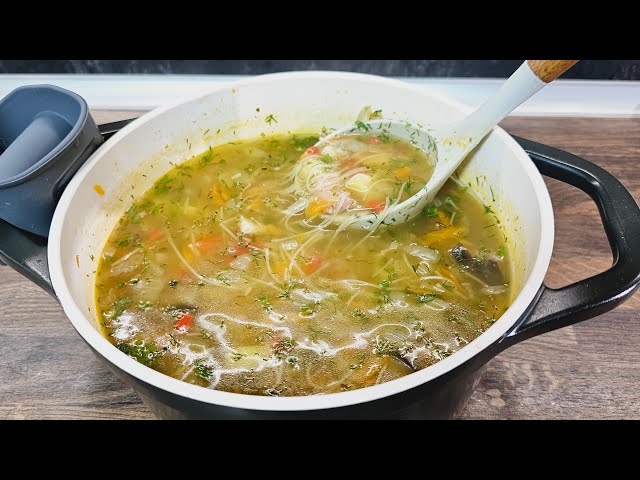 Mom's healthy soup recipe that you won't be able to tear yourself away from! It is so delicious!