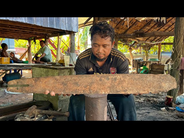 Knife Making | Work Hard | The Smart Blacksmith Makes A BIGGEST KNIFE From A Rusty CHAINSAW