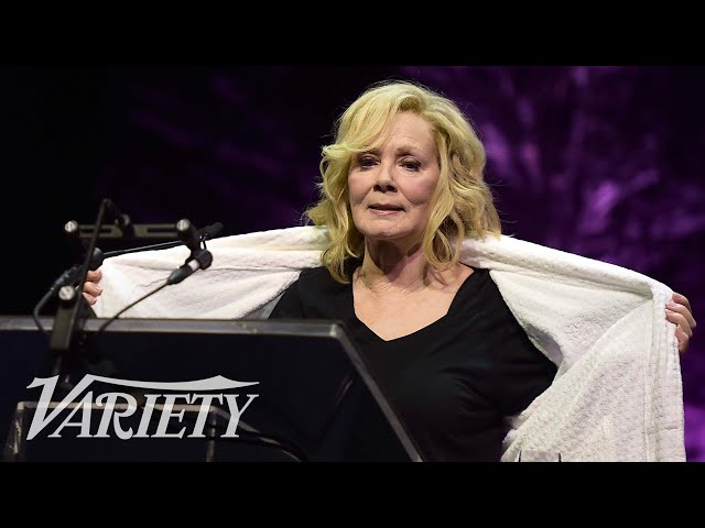 Jean Smart Charms the Crowd in a Hotel Bathrobe: 'My Suitcase Did Not Arrive'