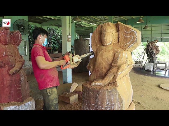 Chainsaw Carving a Life-size Guardian God statue -  Đục Pho tượng Hộ Pháp cao 2m