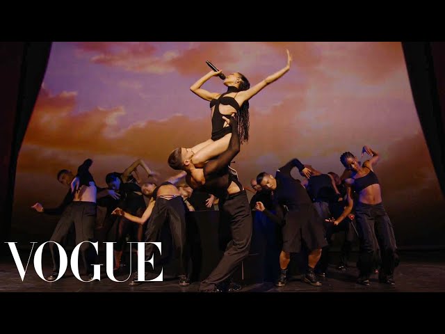 FKA Twigs Performs “It’s a Fine Day” at Vogue World: London