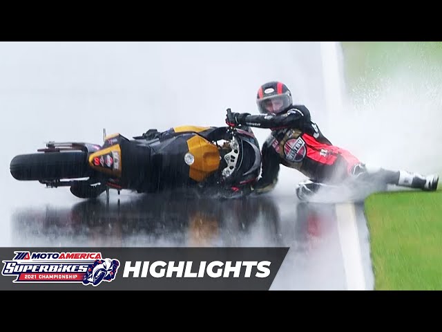 INSANE Motorcycle Race In The Rain! MotoAmerica HONOS Superbike Race 1 Highlights at Alabama 2021