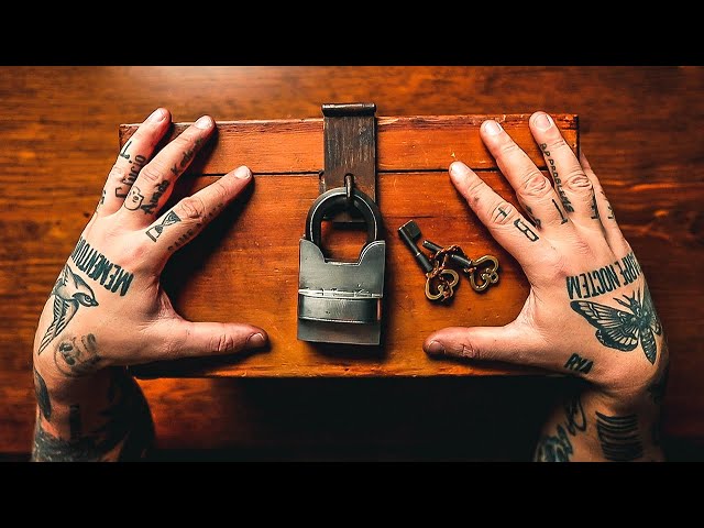Solving The Impossible INDIAN PADLOCK Puzzle!! (My phone is inside!!)