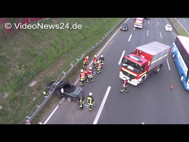 13.05.2016 - VN24 - Cabrio schleuderte auf A40 bei Dortmund unter die Leitplanke