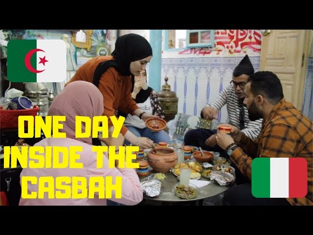 إيطالية مسلمة تنبهر بأجواء الرمضانية للقصبة الجزائرية  جامع ليهود 🇩🇿 افطار عاصمي 🌙