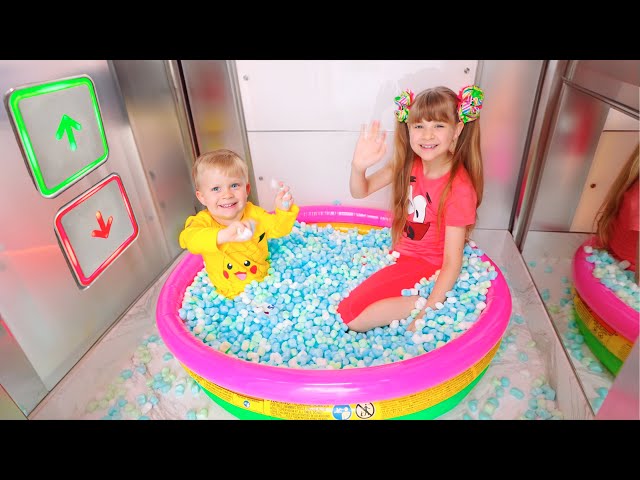 Diana and Oliver's playful inflatable pool day