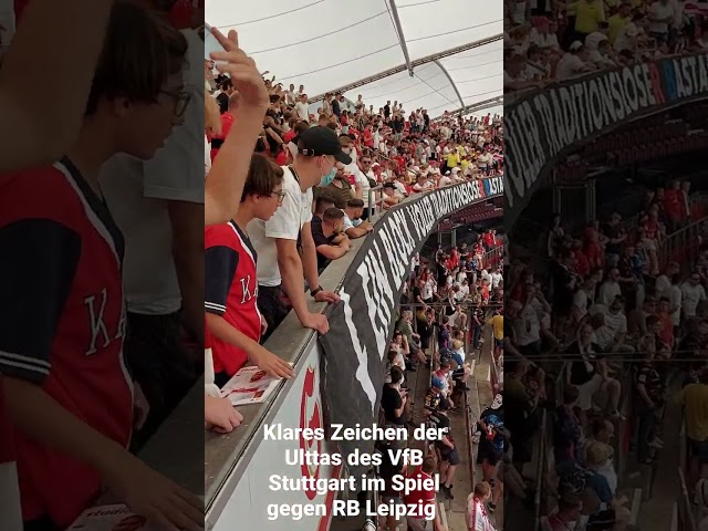 Ultras des VfB Stuttgart. Auf dem Banner stand: Ein Block voller traditionsloser Bastarde.