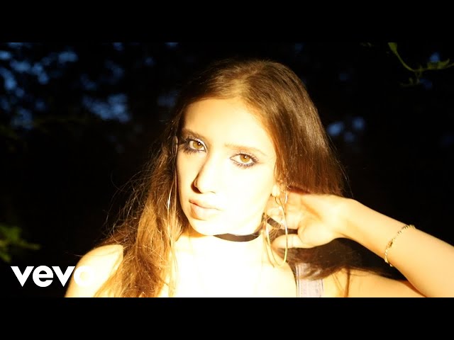 Isabel LaRosa - eyes don't lie sped up (Lyric Video)