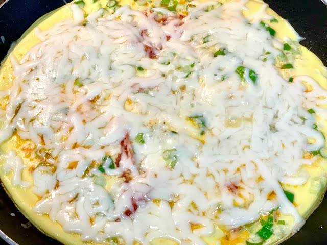 Pizza Omelette family style, in minutes.