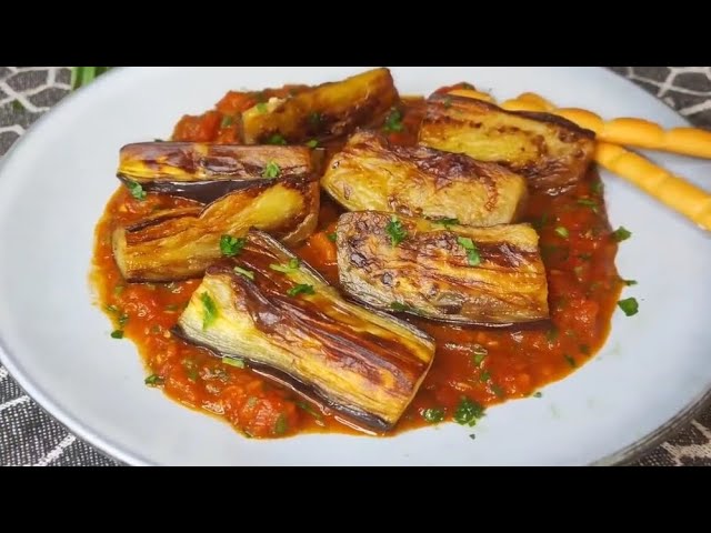 If you have 1 aubergine and 3 tomatoes, make this simple and tasty recipe!