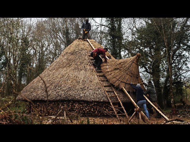 Building a Medieval Roundhouse in the Woods - MAJOR HOIST OPERATIONS! (Ep.21)