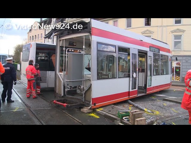 03.02.2016 - VN24 - Straßenbahn rammt Linienbus und entgleist in Hattingen