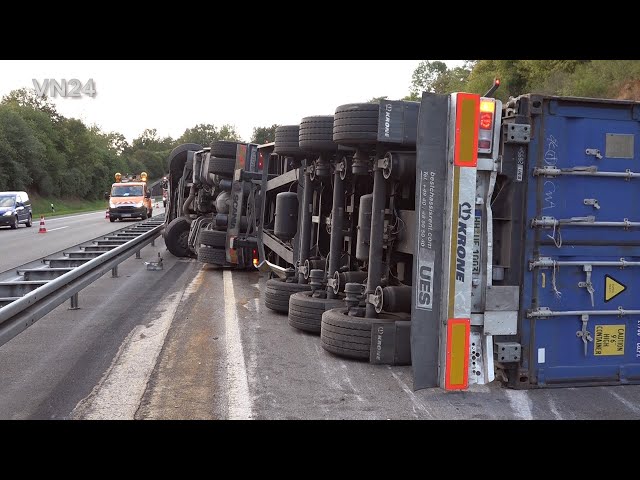 VN24 - 31.08.2020 - Truck overturned to A46 near Arnsberg - 160-ton crane in use