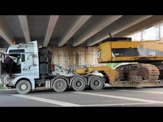Loading And Transporting The Caterpillar 385C Excavator By Side - Fasoulas Heavy Transports - 4k