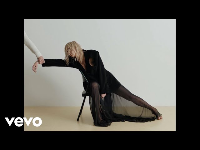 Kesha - Living In My Head (Visualizer)
