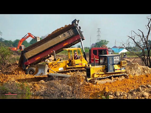Best operating Job operator bulldozer dumper truck spread pushing dirt