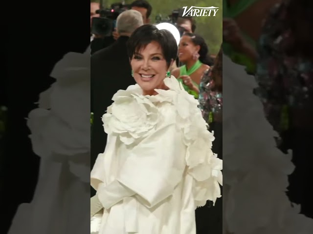 #krisjenner Poses for Photos at the #metgala