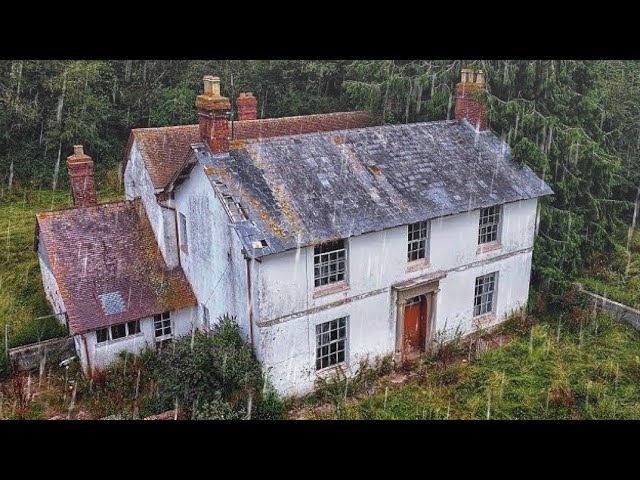 HE MADE A SHRINE TO HIS FAMILY UNTOUCHED FOR 20 YEARS - ABANDONED HOUSE FROZEN IN TIME