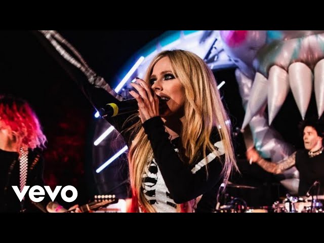 Avril Lavigne - Sk8er Boi / Girlfriend (Live From "House Of Horrors" 2021)