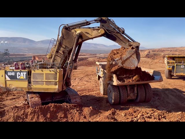 Caterpillar 6040 Excavator Loading Hitachi Dumpers
