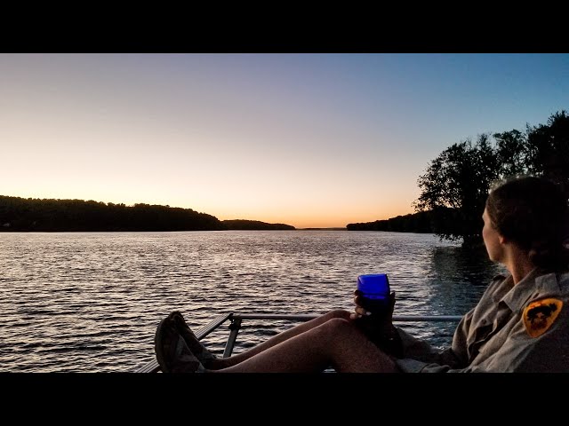 ep 15 - Million Dollar Views from our Vintage Houseboat's Mississippi River Campsite