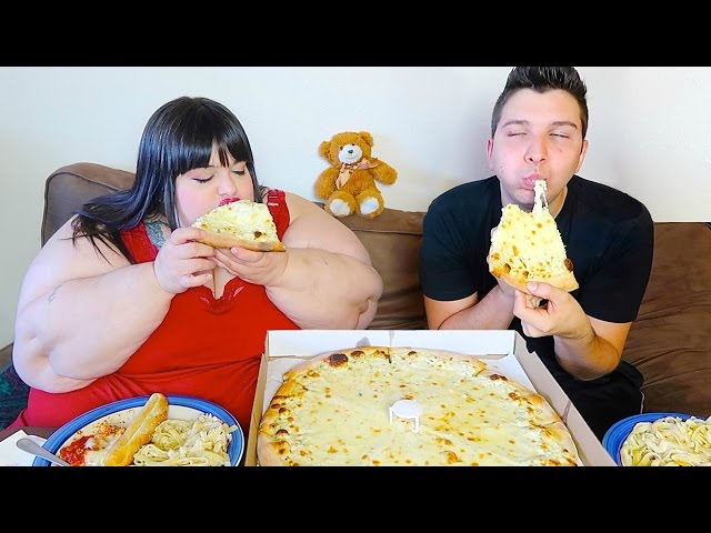 Giant Alfredo Pizza & Fettuccine • MUKBANG