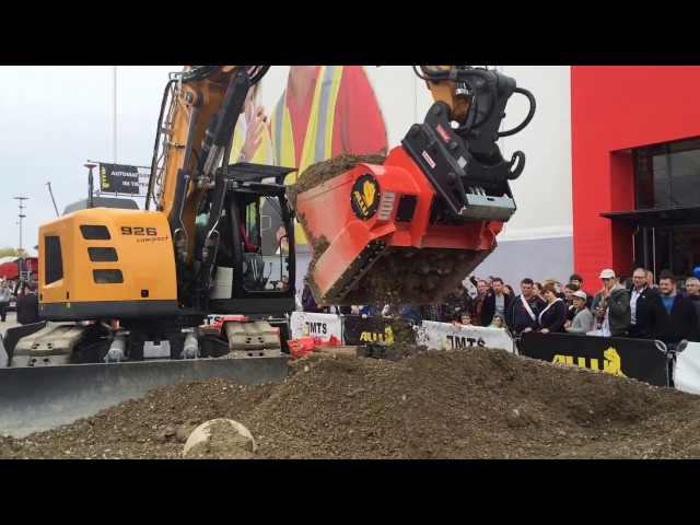 Liebherr Excavator R926 Compact Demo - Bauma 2016