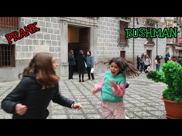 BUSHMAN PRANK ¡¡¡Scaring people in Granada!!!