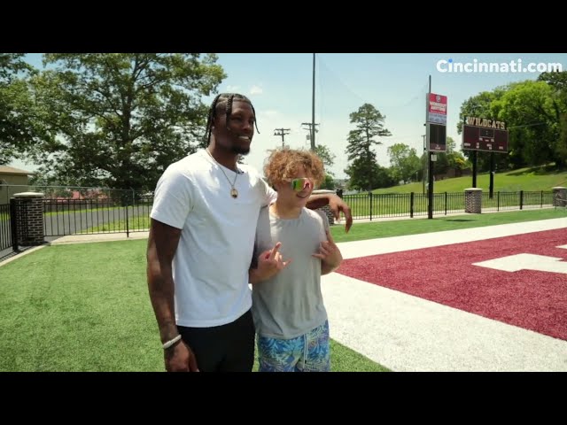 Cincinnati Bengals wide receiver Tee Higgins encounters some young fans and makes their summer