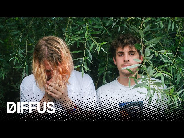 Royel Otis on meeting each other, playing live and Sydney | DIFFUS