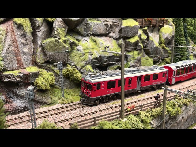 Schweizer Modelleisenbahn SBB CFF FFS: Eine BEMO Modellbahn Anlage mit RhB Krokodil