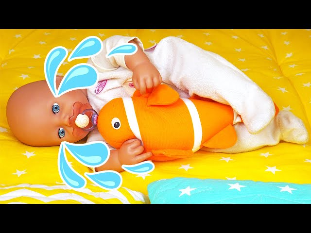Baby Annabell doll can't sleep! Baby born doll is crying. Baby dolls videos for kids & toys for kids