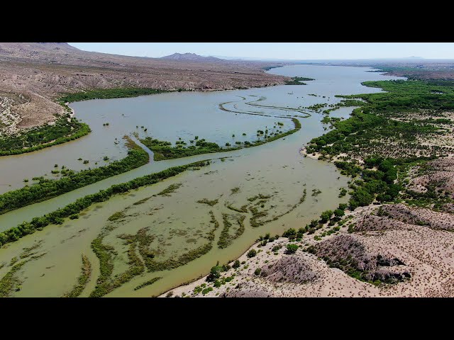 Flying my DJI Mavic ZOOM over a flooded river plain and a fishing paradise in NM#ADRIANUNKNOWN