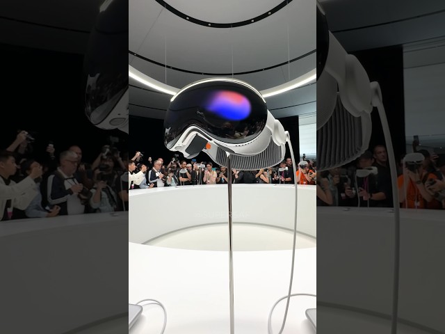 Apple Vision Pro - FIRST LOOK