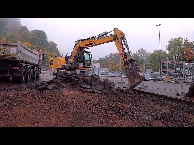 Bagger Liebherr Straßenbau , Abbruch und Rückbau einer Asphaltfläche Lkw laden , GoPro