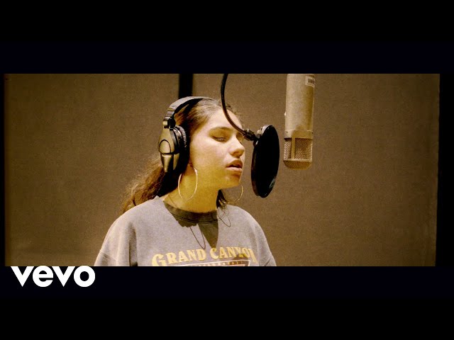 Alessia Cara - Here (Live Off The Floor)