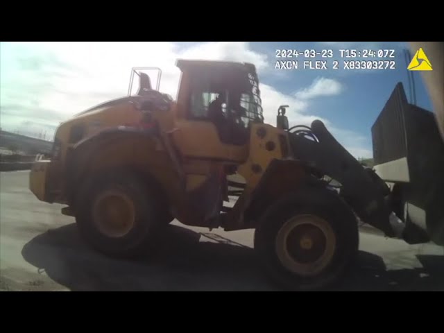 VIDEO | Disgruntled ex-employee steals front loader and leads cops on chase through Georgia