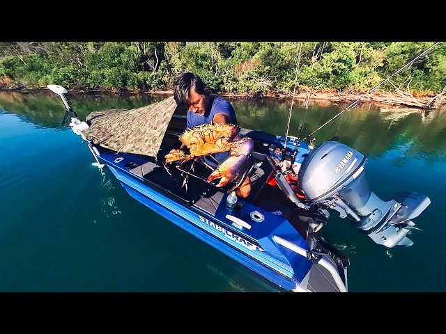 Protecting CRAB Pots From POACHERS, Boat Camping Mission - Catch & Cook