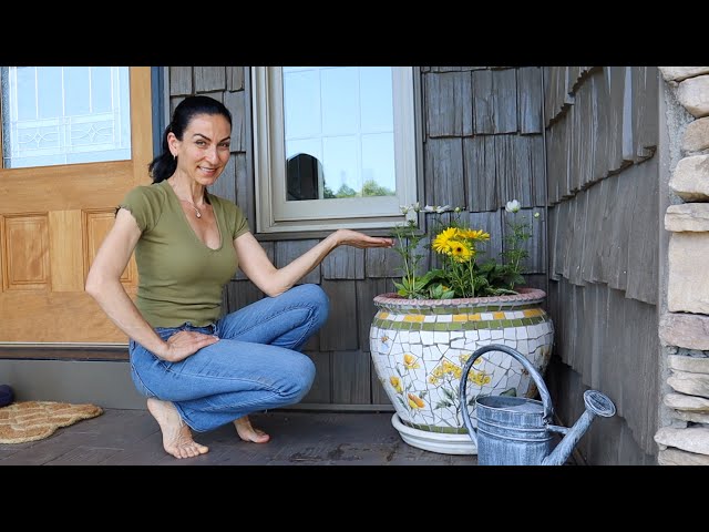 Two Least Expensive Things in South Carolina | Planting Flowers in My New Planter | Heghineh