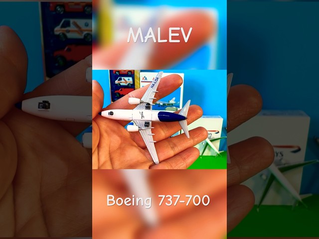 Unboxing MALEV Boeing 737-700 plane model #shorts #planes #viral