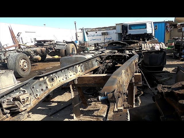 How to Repairing a Heavy accident Mercedes Truck Chassis || Truck frame Repairing || Truck World 1||