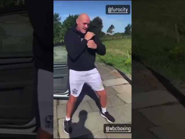 TYSON FURY HEADBUTTS & KNEES IN TRAINING FOR FRANCIS NGANNOU! 😲