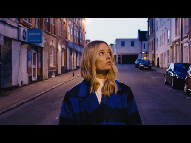 Florrie - Kissing In The Cold (Official Video)
