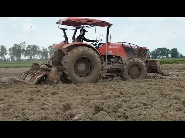 Kubota M6040SU Tractor Machine Tilling Farmland