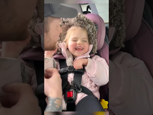 Blind little girl has sweetest reaction when daddy surprises her ❤️