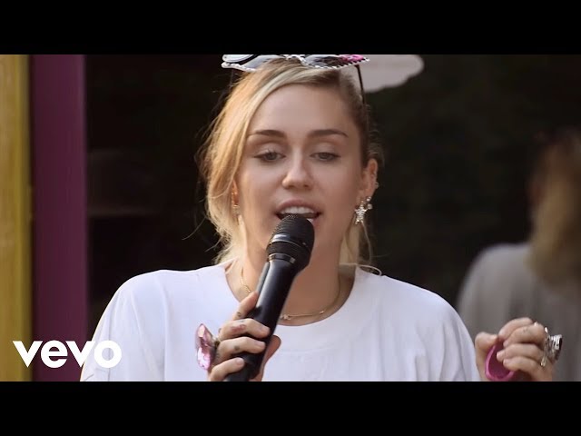 Miley Cyrus - Miley Cyrus - Party In The U.S.A. in the Live Lounge