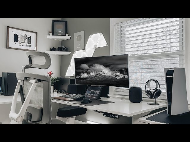 Modern Desk Setup: Space Gray Advocate - Productivity Workspace