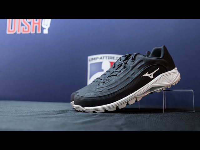 Official Review: Mizuno Ambition 3 All-Surface Black & White Low-Cut Field Shoes