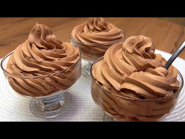 This chocolate mousse recipe is a real gem! Just a few simple ingredients! No baking!